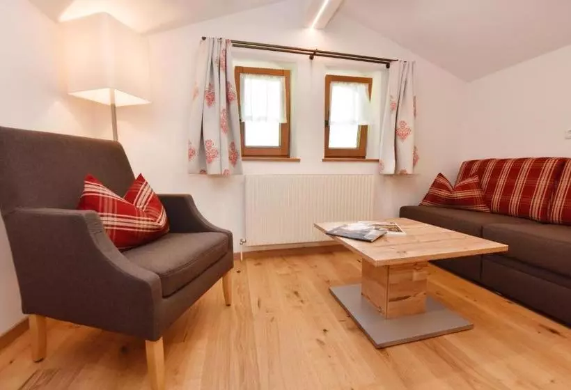 ホテル Gasthaus & Pension Alphorn