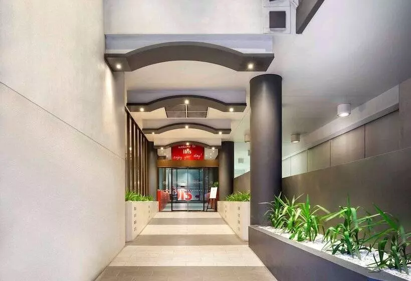 Ibis Melbourne Hotel And Apartments