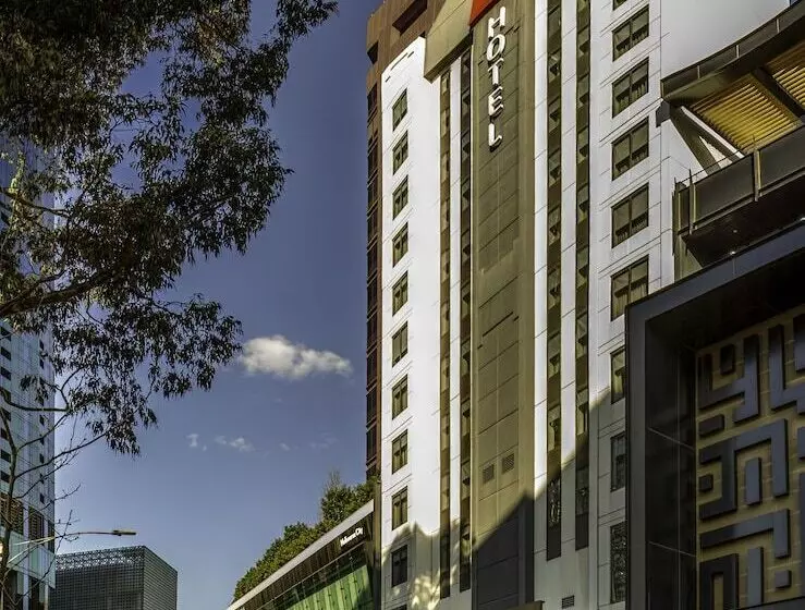 Ibis Melbourne Hotel And Apartments