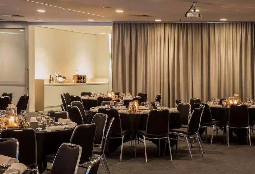 Ibis Melbourne Hotel And Apartments