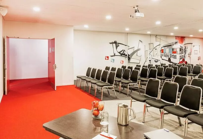 Ibis Melbourne Hotel And Apartments