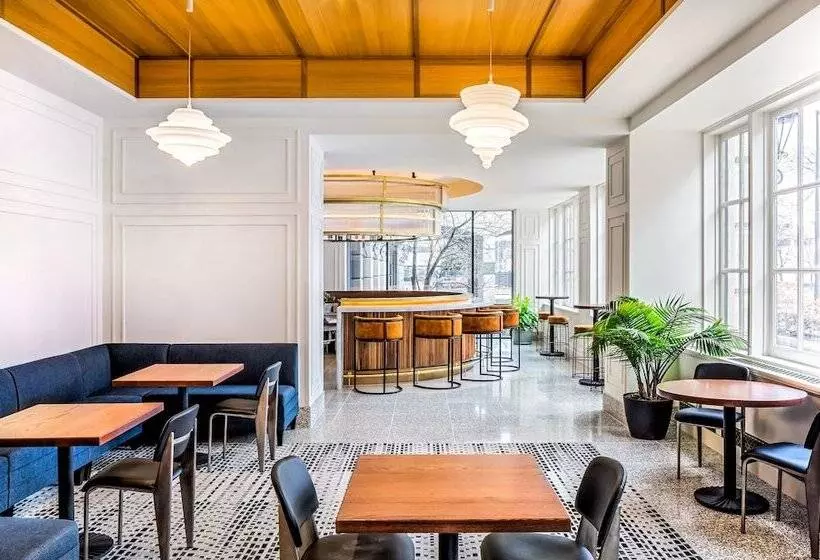 בית מלון כפרי St. Regis