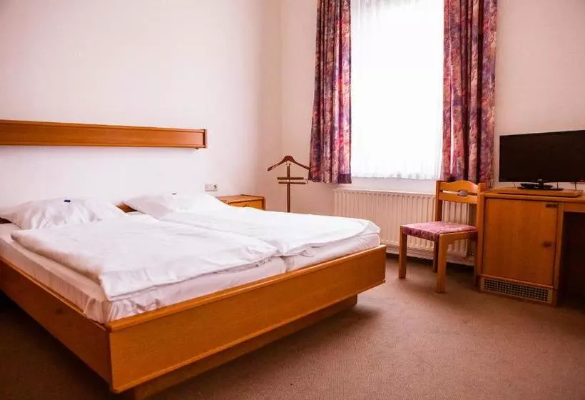 Отель Am Bahnhof