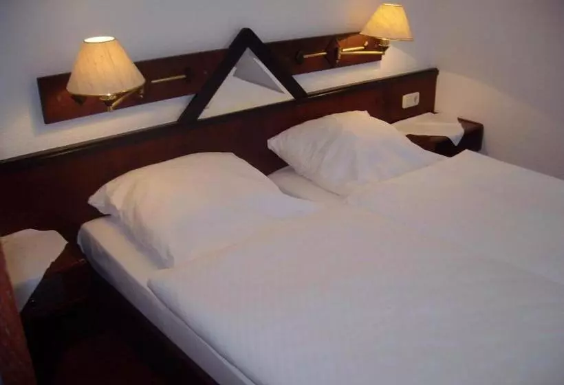 Отель Am Bahnhof