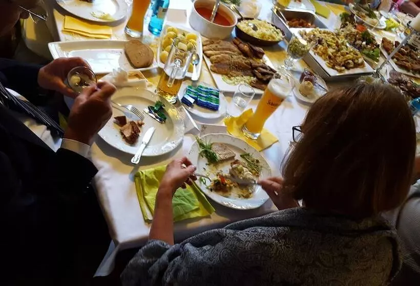 Otel & Restarant Ausspann