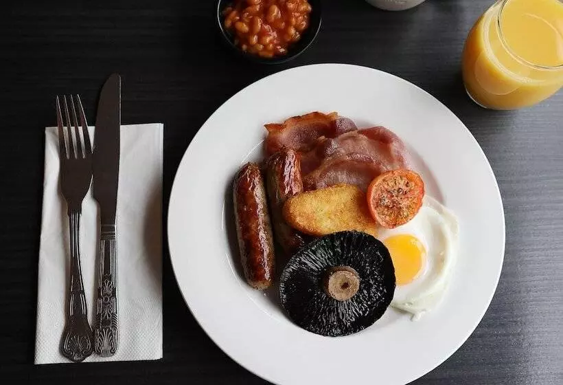 בית מלון כפרי Elmbank York, Tapestry Collection By Hilton