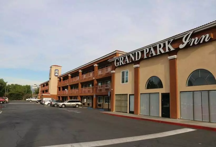 فندق Grand Park Inn