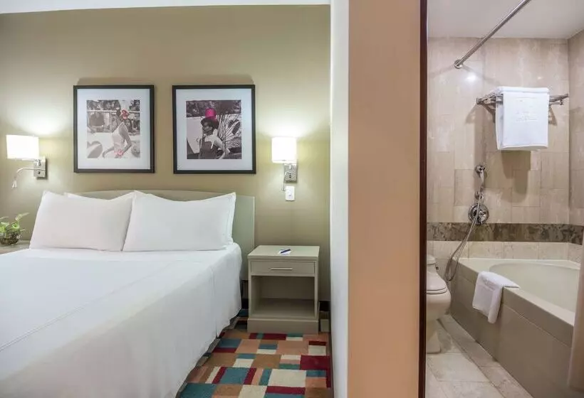 ホテル NH Cali Royal