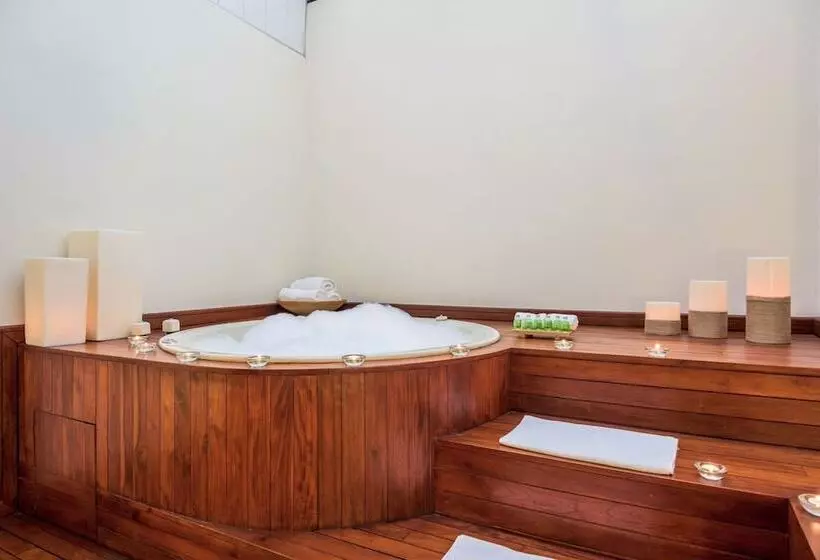 ホテル NH Cali Royal