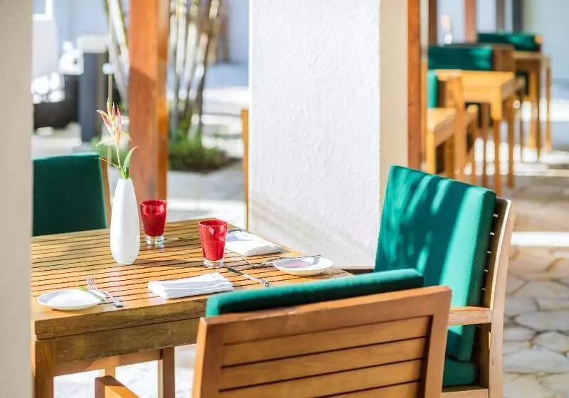 هتل Sofitel Singapore Sentosa Resort & Spa