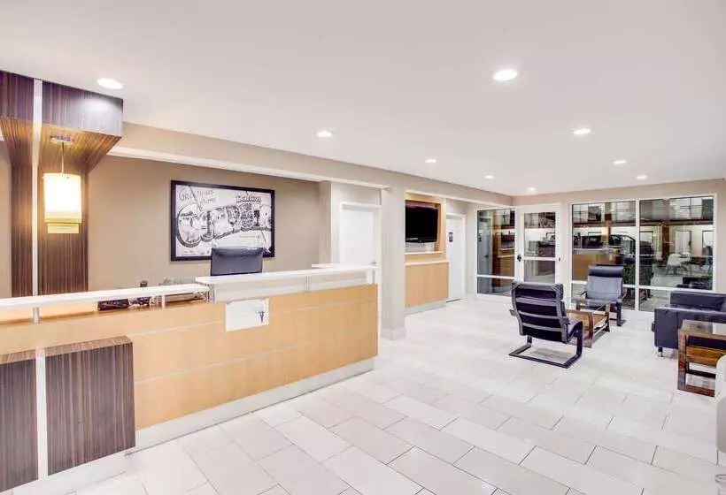 Отель Super 8 By Wyndham Dalton