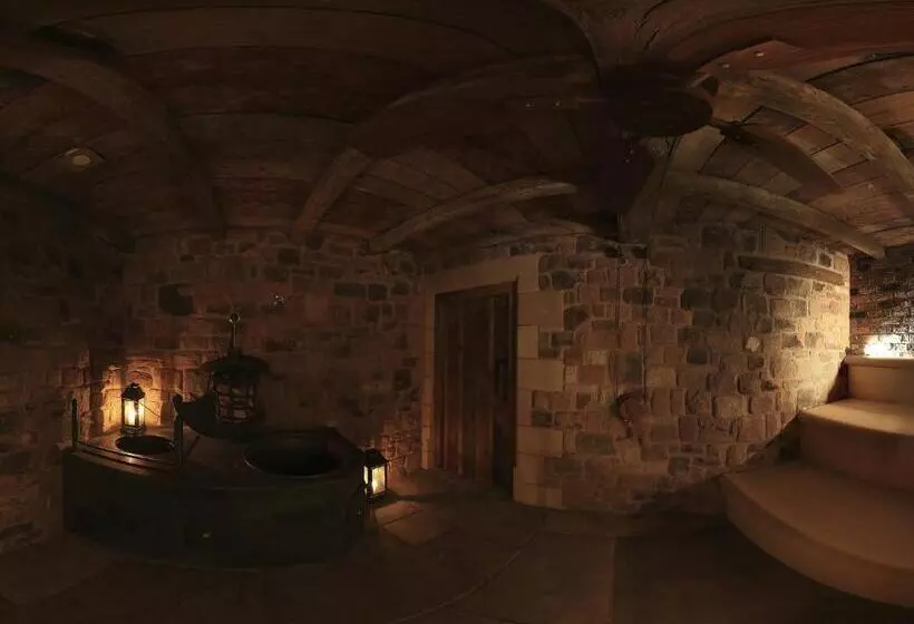 Отель Three Horseshoes Country Inn