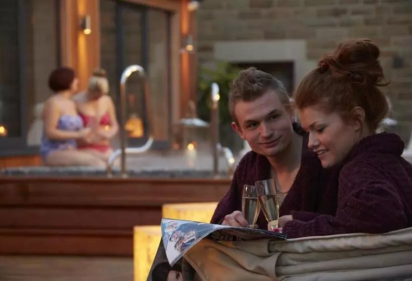 Отель Three Horseshoes Country Inn