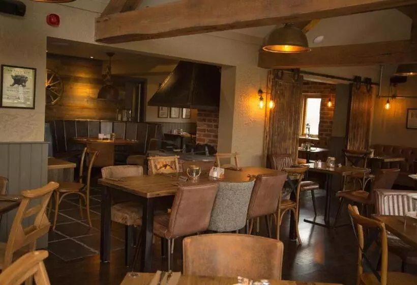 Отель Three Horseshoes Country Inn