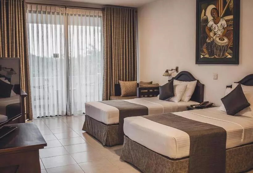 هتل Tree Of Life Nature Resort