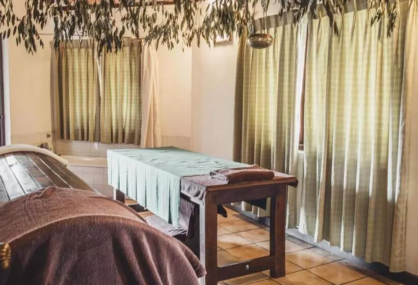 هتل Tree Of Life Nature Resort