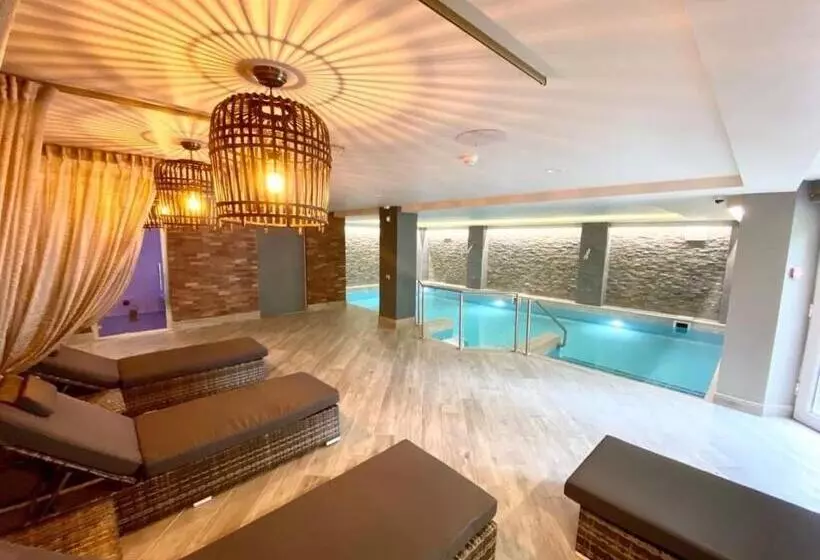 Bushtown Hotel & Spa