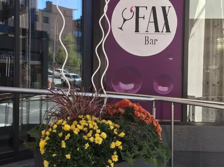 Отель The Hollis Halifax A Doubletree Suites By Hilton