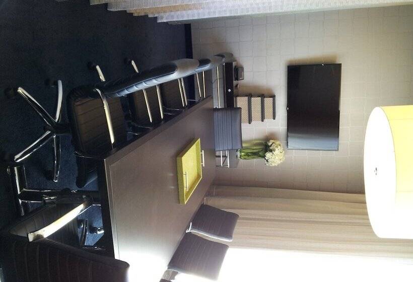 Hotel The Hollis Halifax A Doubletree Suites By Hilton