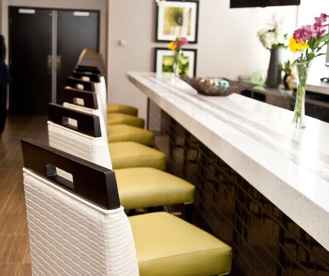 Hotel The Hollis Halifax A Doubletree Suites By Hilton