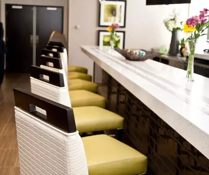 Отель The Hollis Halifax A Doubletree Suites By Hilton