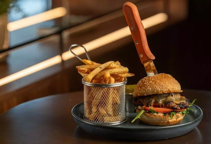 Отель The Hollis Halifax A Doubletree Suites By Hilton