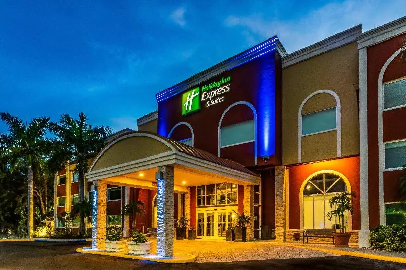 Holiday Inn Express Hotel & Suites Bradenton West, An Ihg