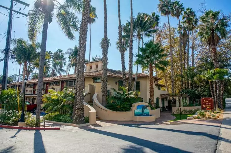 فندق Inn By The Harbor