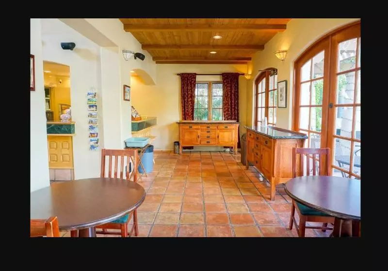 فندق Inn By The Harbor