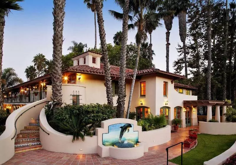 فندق Inn By The Harbor