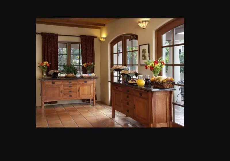 فندق Inn By The Harbor