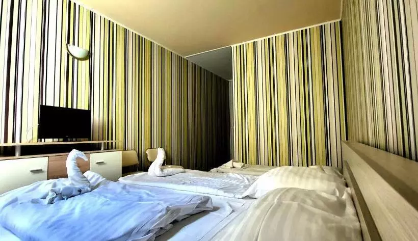 בית מלון כפרי Korona