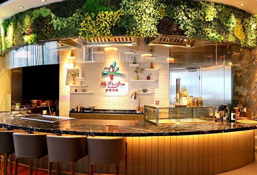 هتل South Pacific