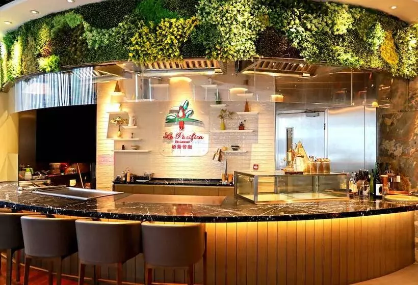 هتل South Pacific