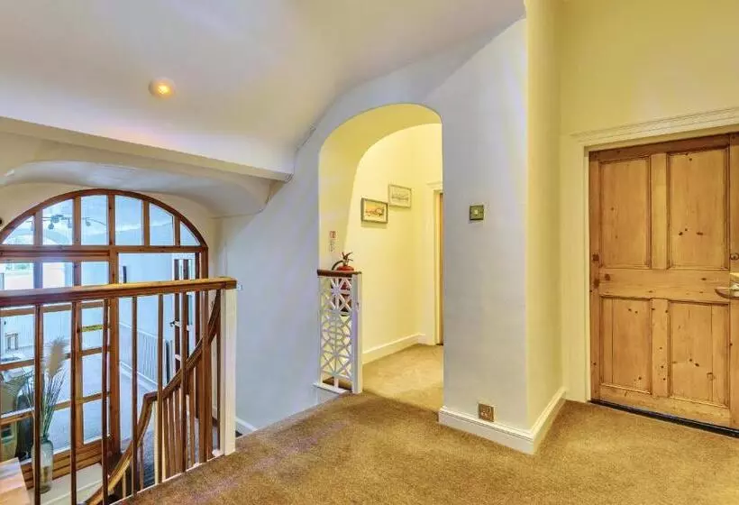 호텔 The White House Guest House