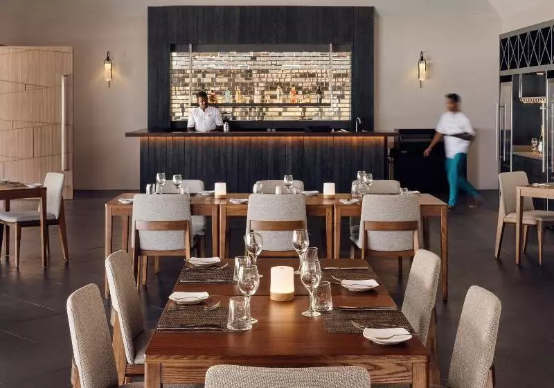 Vakarufalhi Island Resort & Spa