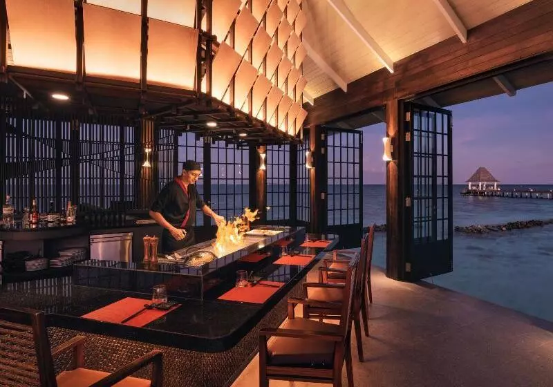 Vakarufalhi Island Resort & Spa