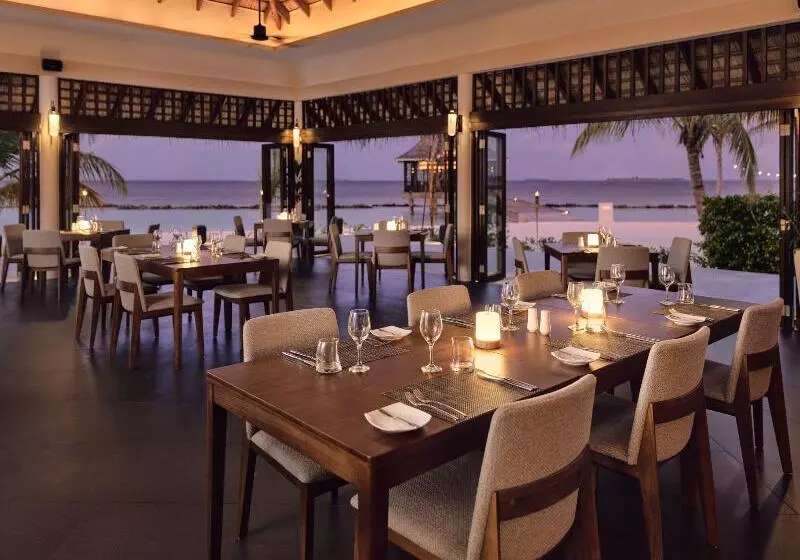 Vakarufalhi Island Resort & Spa