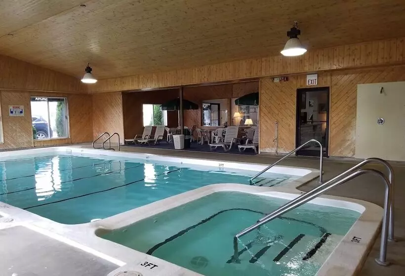 בית מלון כפרי Americas Best Value Inn Tahquamenon Country