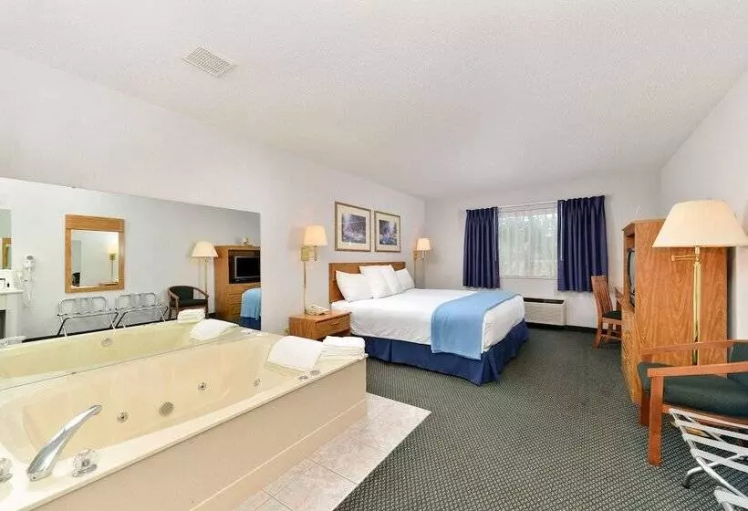 בית מלון כפרי Americas Best Value Inn Tahquamenon Country