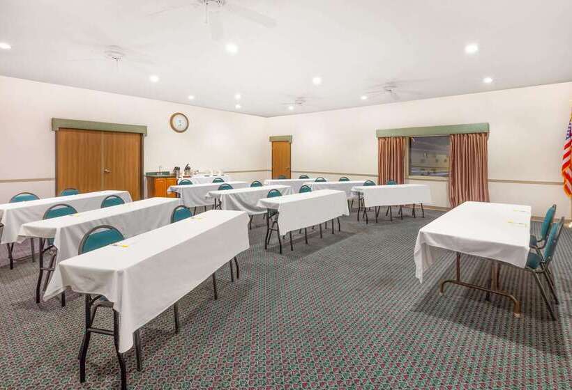 هتل Days Inn By Wyndham Alpena