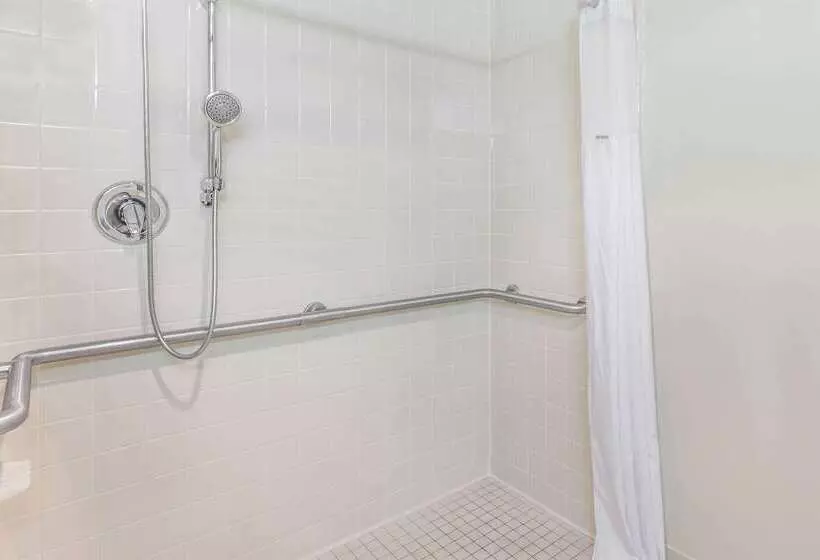 Отель Days Inn By Wyndham Alpena