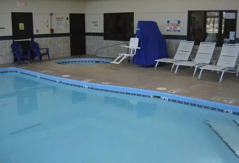 Отель Days Inn By Wyndham Carlsbad