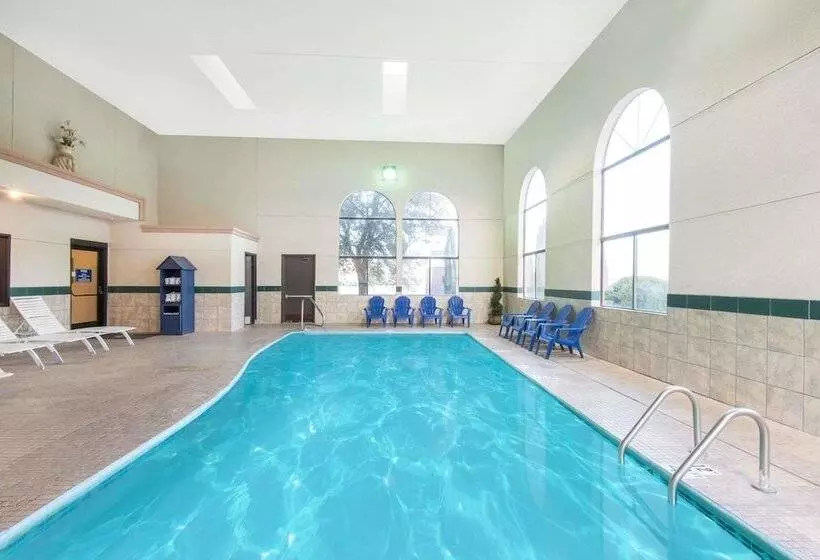 Отель Days Inn By Wyndham Carlsbad