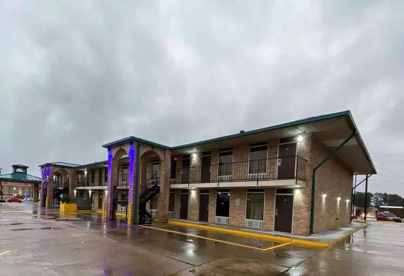 Отель Days Inn By Wyndham Forest