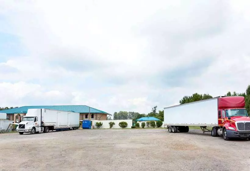 Отель Days Inn By Wyndham Forest