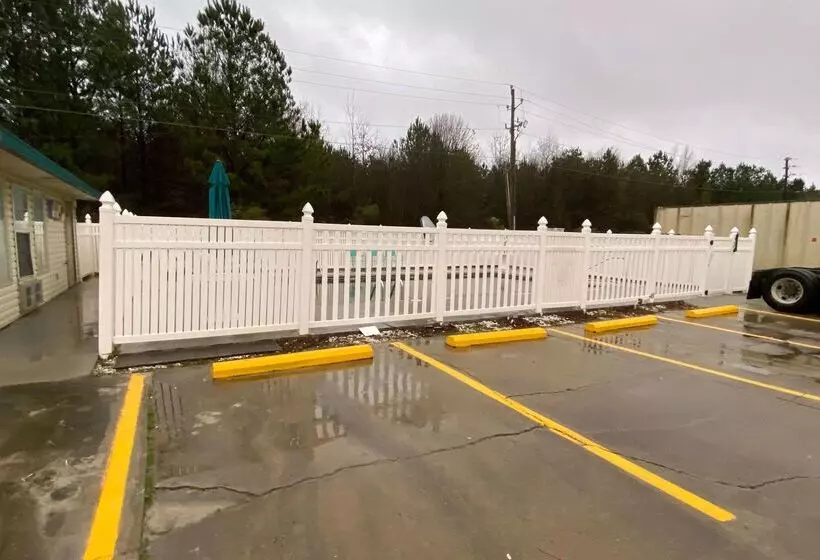 Отель Days Inn By Wyndham Forest