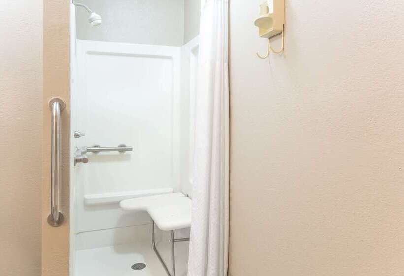 ホテル Days Inn By Wyndham Forest