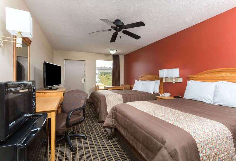 ホテル Days Inn By Wyndham Forest