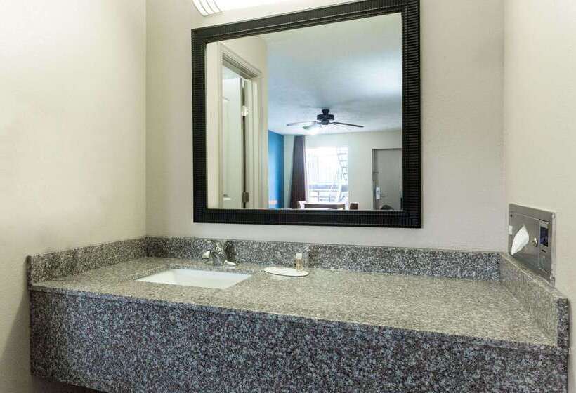 ホテル Days Inn By Wyndham Forest